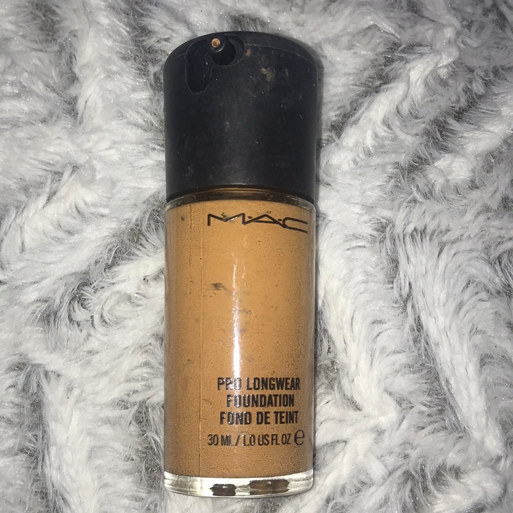 Mac Pro longwear foundation NC45